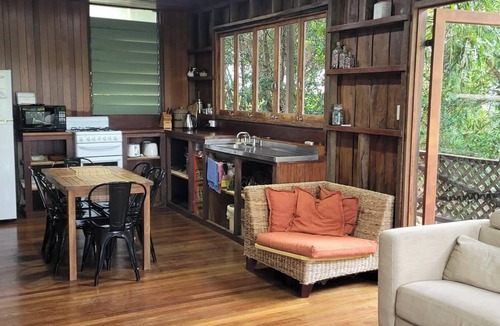 Seventeen Seventy House | 1770 Tree House Rustic Holiday Home