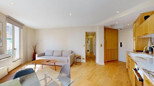 Hopital Saint-Louis Apartment | 179 Suite Mayou - Superbe Appartement à Paris