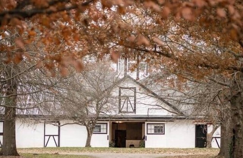 Paris House | 1791 Cabin on Historic Horse Farm