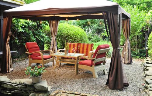 Bristol Hills Bed & Breakfast | 1795 Acorn Inn Bed and Breakfast