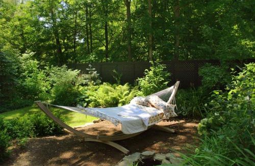 Bristol Hills Bed & Breakfast | 1795 Acorn Inn Bed and Breakfast