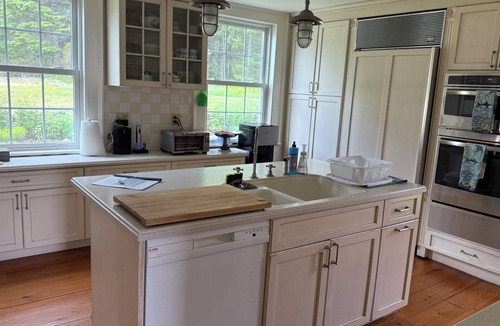 Blue Hill House | 1798 - Spacious - Sleeps 10 on the Ocean