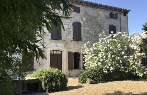 Saint-Laurent-d'Aigouze House | 17th century character house in village center with swimming pool