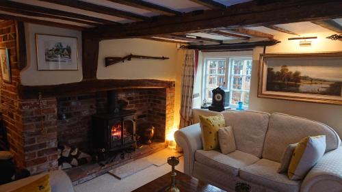 Medmenham House | 17th Century 2-Bed Sleeps 4 Free Parking