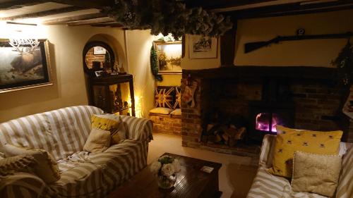 Medmenham House | 17th Century 2-Bed Sleeps 4 Free Parking