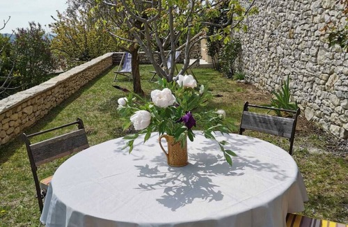 Banon House | 17th century house on the outskirts of the charming medieval village of Banon.