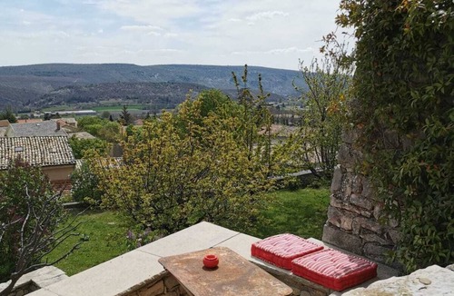 Banon House | 17th century house on the outskirts of the charming medieval village of Banon.