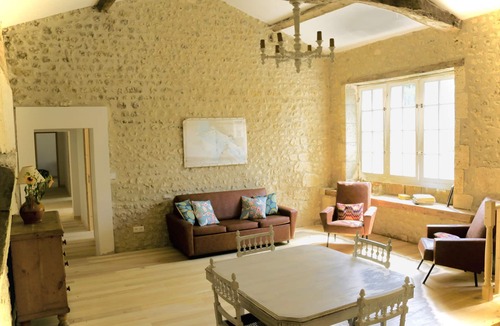 Montboyer Cottage | 17th Century Pretty Cottage with pool