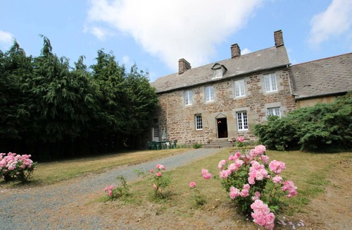 Hudimesnil Cottage | 17th Century Rustic House with Garden, Fireplace and Parking