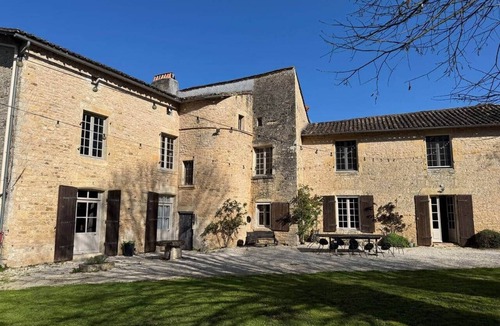 Paizay-le-Tort House | 17th Manor, heated pool & private river