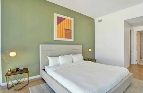 West Avenue Hotel | 17WEST Spacious 2BR with Balcony 508