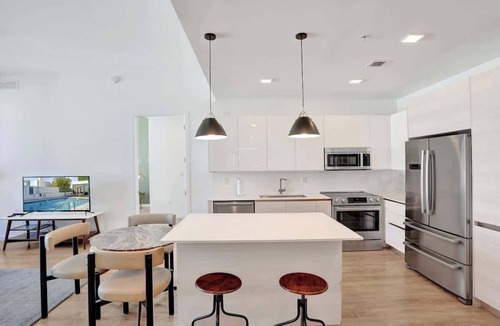 West Avenue Hotel | 17WEST Spacious 2BR with Balcony 508