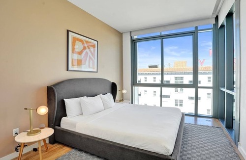 West Avenue Hotel | 17WEST Spacious 2BR with Balcony 508