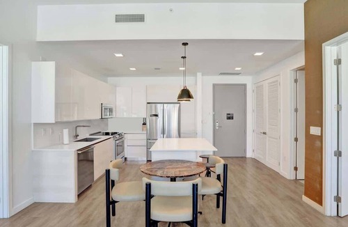 West Avenue Hotel | 17WEST Spacious 2BR with Balcony 508