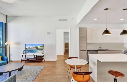 West Avenue Hotel | 17WEST Spacious 2BR Apartment with Balcony 408