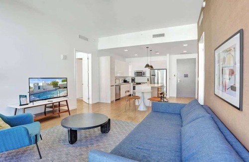 West Avenue Hotel | 17WEST Spacious 2BR Apartment with Balcony 408
