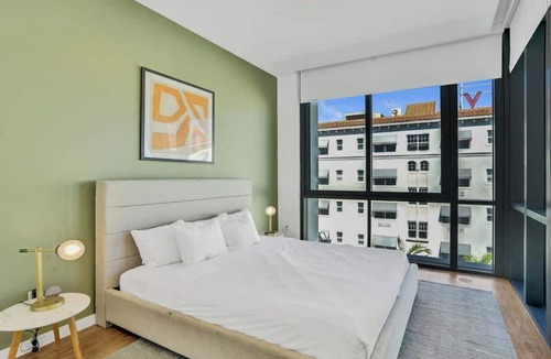 West Avenue Hotel | 17WEST Spacious 2BR Apartment with Balcony 408
