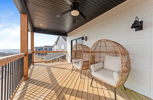 Table Rock House | 18 Bedrooms-46 guests-2 Homes-Game Rooms-Stunning Views-Large Groups/Families