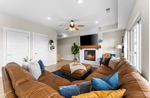 Table Rock House | 18 Bedrooms-46 guests-2 Homes-Game Rooms-Stunning Views-Large Groups/Families