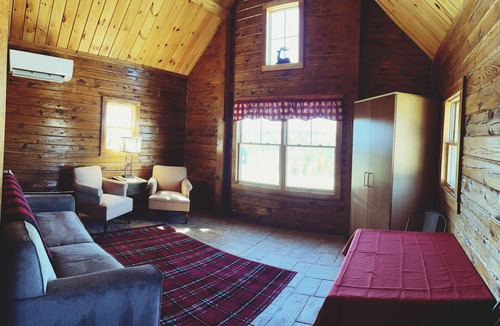 Columbia Falls Cabin | #18 - Flagpole View Cabins - Deluxe Cabin