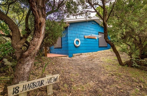 Sandy Point House | 18 Harbour View Sandy Point