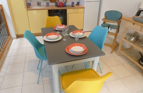 Laure-Minervois Apartment | 18 kms from the Cité de Carcassonne, gîte in a maison de maître wifi spa patio
