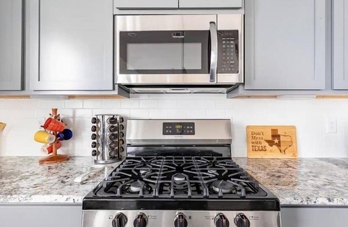 Spring Branch East House | 18 minutes from NRG Stadium