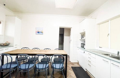 Pasadena House | 18 + people large grouphouse