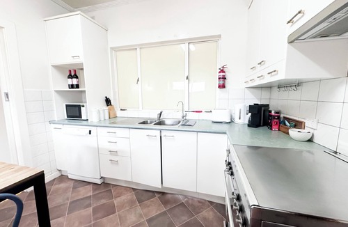 Pasadena House | 18 + people large grouphouse