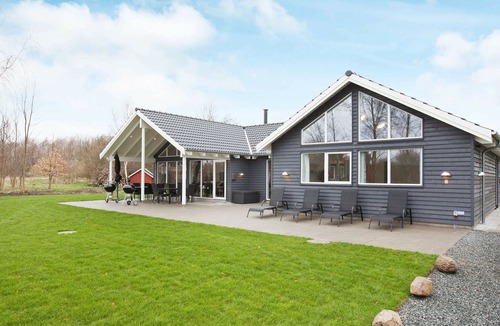 Hojby House | 18 person holiday home in Højby