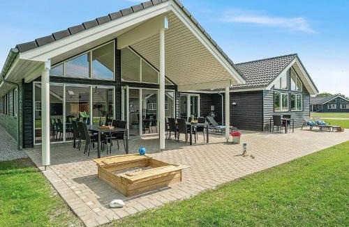 Grenaa House | 18 person holiday home in Grenaa
