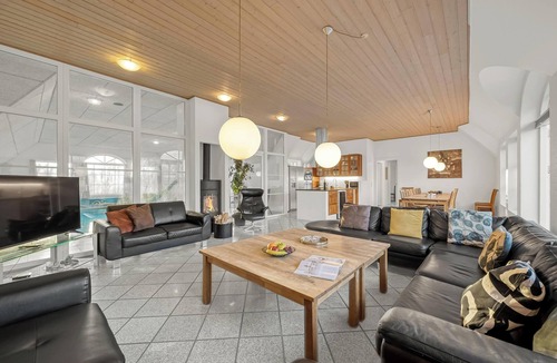 Øby House | 18-person pool house in Husby, close to the North Sea.