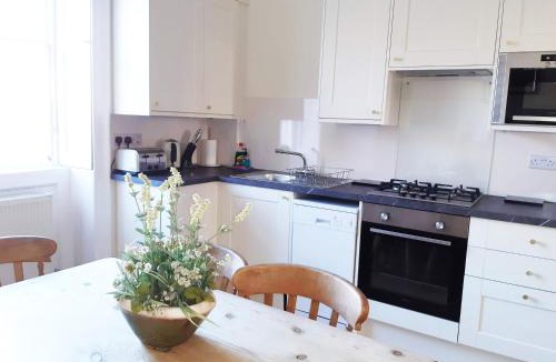 Upper Town Apartment | 18 The Circus Apartment