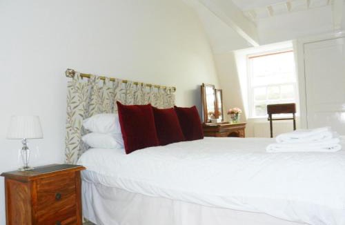 Upper Town Apartment | 18 The Circus Apartment