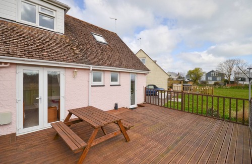 Nettlestone Ski Chalet | 18 Tollgate Cottages, Seaview