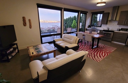 North Admiral Apartment | 180 Degree/24 hr Bluff View