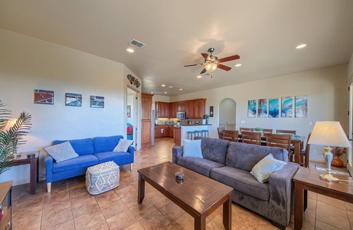 Canyon Lake Villa | 180 degree views of Canyon Lake, hot tub, sleep up to 13!