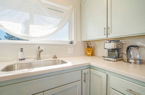 Bryn Mawr-Skyway House | 180° Lake View 3BR Retreat Terrace Near Downtown