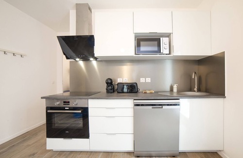 Villejuif House | 180 m² – 2 Independent Apartments – Metro 7