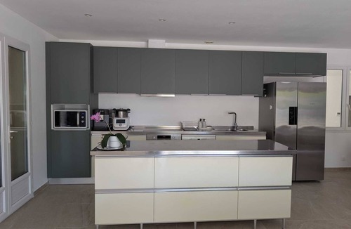Villeneuve-les-Avignon House | 180 m2 air-conditioned villa, private pool, near Avignon