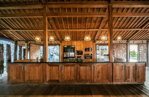 Cempaga Villa | 180° Sea View Lovina 4BR Villa
