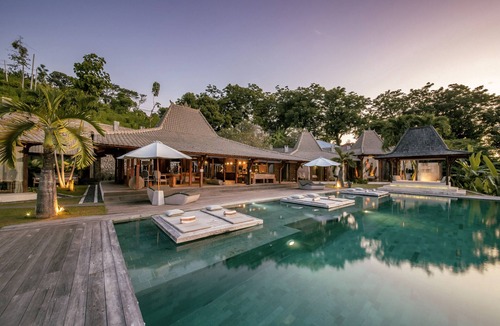 Cempaga Villa | 180° Sea View Lovina 4BR Villa