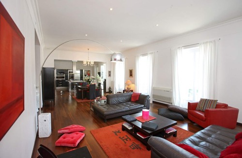 Quartier du Port Apartment | 180 Views of the port of Nice, sea and yachts direct with lift and balconies.