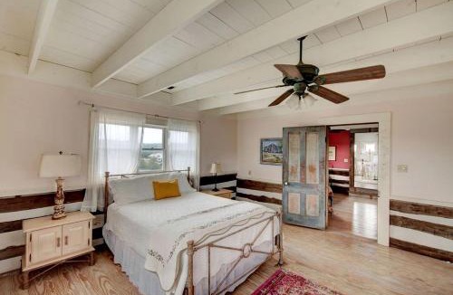 Hunt House | 1800's Antique Log Cabin with Modern Amenities near Fredericksburg and Kerrville, Texas