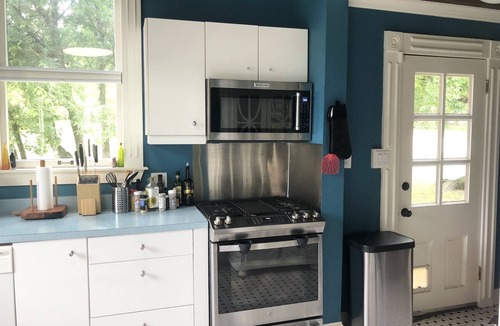 East Riverside - Oltorf House | 1800's FARMHOUSE, Hot Tub, Bidet, Sauna 10 min to DT & LADYBIRD LAKE