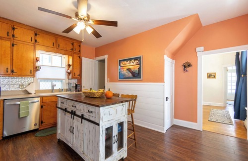 Westminster House | 1800’s 4Br WalkableWestminster between Balt&Gettysburg: