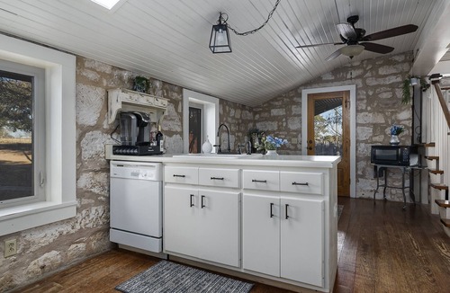Fredericksburg House | 1800’s Home at Lost Creek/Hot Tub/Close to Downtown/Bluebonnet