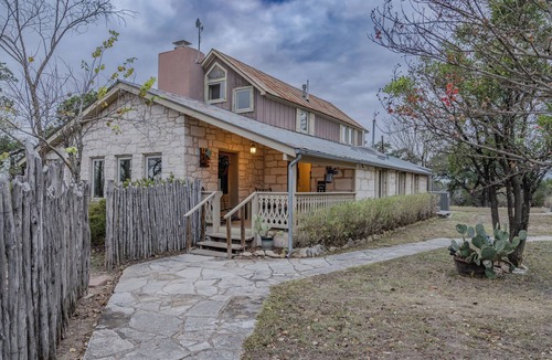 Fredericksburg House | 1800’s Home at Lost Creek/Hot Tub/Close to Downtown/Bluebonnet