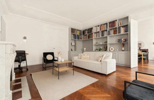 Madeleine Apartment | 180m2 Haussmann 4BR 3 Bath Golden Triangle Champs Elysées & Opéra