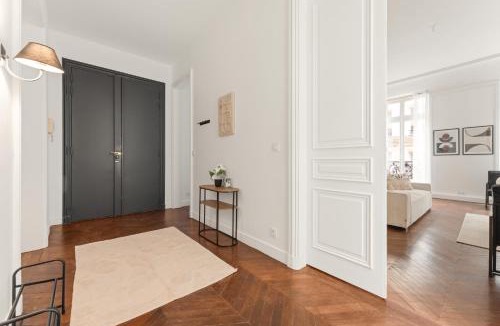 Madeleine Apartment | 180m2 Haussmann 4BR 3 Bath Golden Triangle Champs Elysées & Opéra